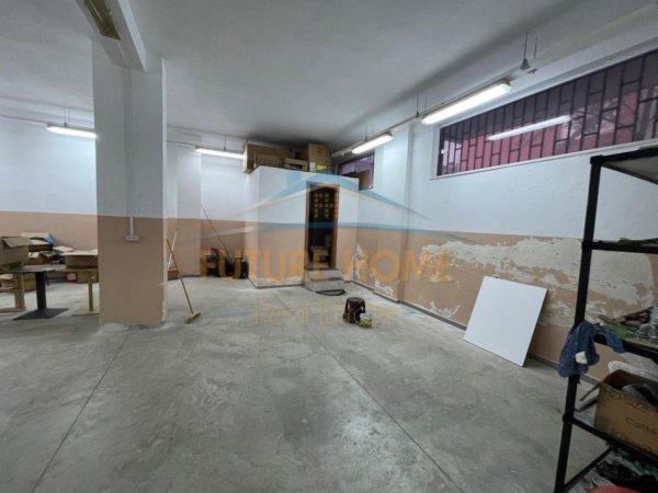 Tirane, jepet me qera ambjent biznesi Kati 0, 227 m² 1.050 € (tek Kodra e Diellit, perball Fondacionit " Eleonora".)