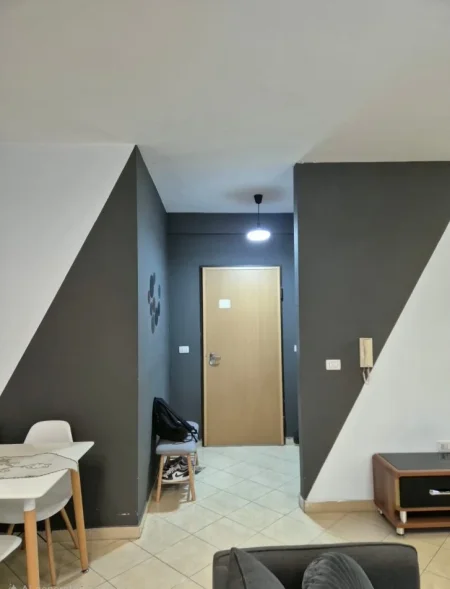 Tirane, jepet me qera apartament 2+1+Ballkon Kati 2, 90 m² 500 €