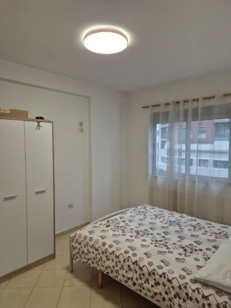 Tirane, jepet me qera apartament 2+1+Ballkon Kati 2, 90 m² 500 €