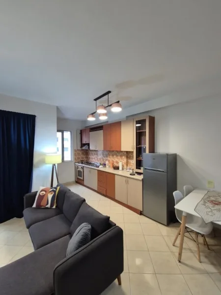 Tirane, jepet me qera apartament 2+1+Ballkon Kati 2, 90 m² 500 €