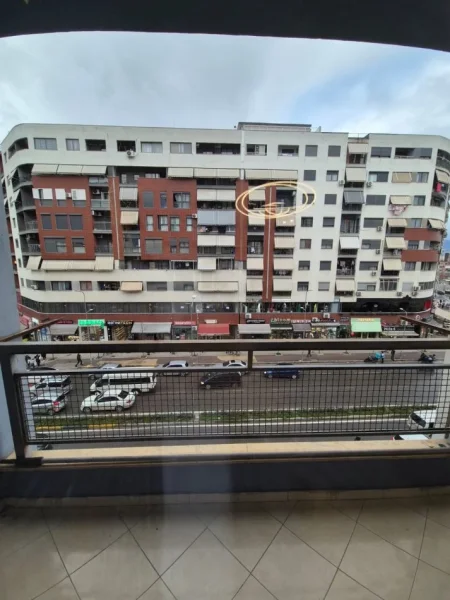 Tirane, jepet me qera apartament 2+1+Ballkon Kati 2, 90 m² 500 €