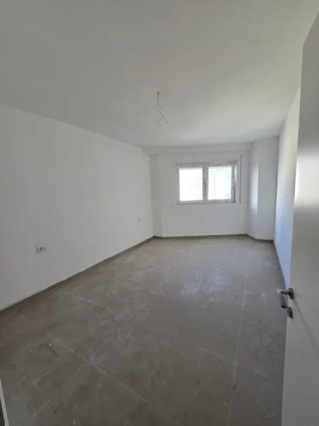 Tirane, jepet me qera zyre Kati 6, 72 m² 650 € (QENDER)