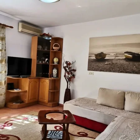 Tirane, jepet me qera apartament 2+1+Ballkon Kati 2, 75 m² 500 € (Pranë Gjimnazit “Ismail Qemali”)