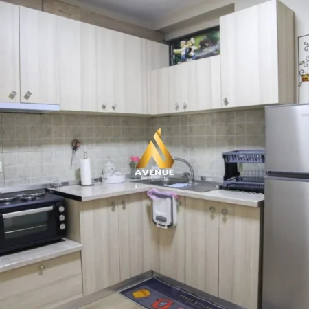 Tirane, jepet me qera apartament 2+1 Kati 2, 600 € (Rruga Jakov Xoxa)