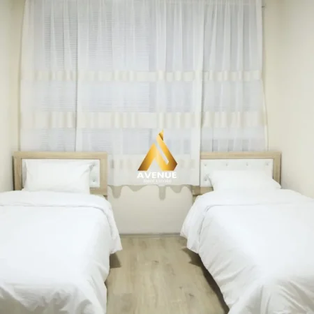 Tirane, jepet me qera apartament 2+1 Kati 2, 600 € (Rruga Jakov Xoxa)