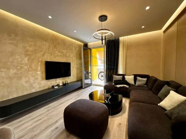 Tirane, shitet apartament 2+1+Ballkon Kati 10, 116 m² 250.000 € (YZBERISHT)