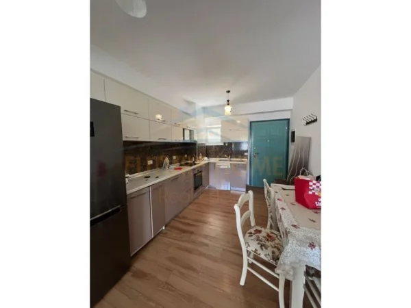 Tirane, jepet me qera apartament 2+1 Kati 0, 70 m² 550 € (KODRA E DIELLIT)