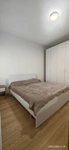 Tirane, jepet me qera apartament 1+1 Kati 5, 60 m² 450 € (poligrafiku , autotraktoret , shkoze)
