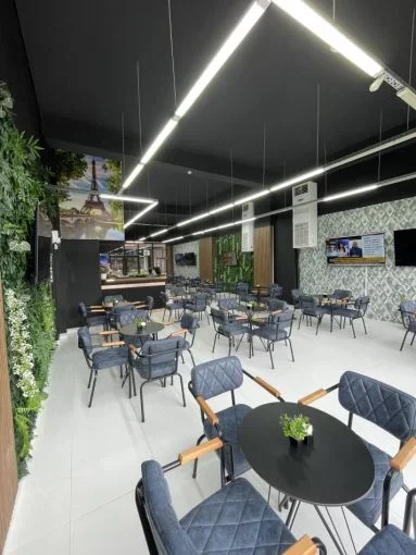 Tirane, jepet me qera zyre Kati 0, 141 m² 1.100 € (rruga 5 maji)