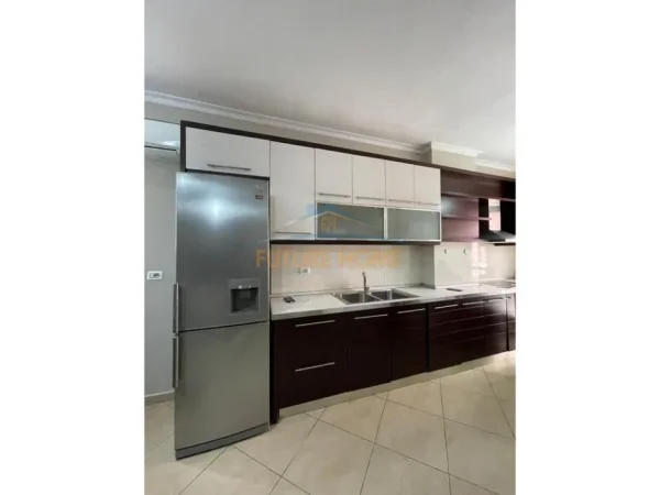 Tirane, jepet me qera apartament 1+1+Ballkon , 500 € (SELITE)