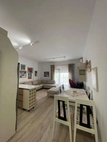 Tirane, jepet me qera apartament 1+1+Ballkon Kati 3, 70 m² 600 € (Kopshti Zoologjik)