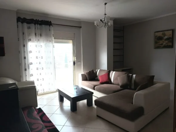 Durres, jepet me qera apartament 2+1+Ballkon Kati 5, 110 m² 400 € (L 5 Rruga Anton XANONI Nd 9 DURRES)