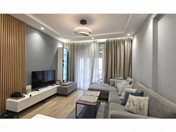 Tirane, shitet apartament 2+1+Ballkon , 99 m² 210.000 € (5 Maji)