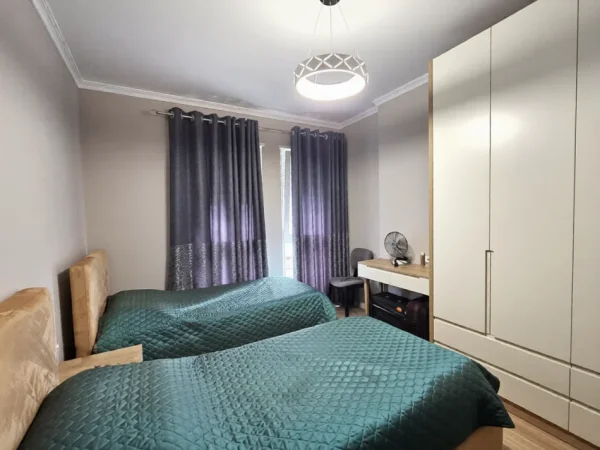 Tirane, shitet apartament 2+1+Ballkon , 99 m² 210.000 € (5 Maji)