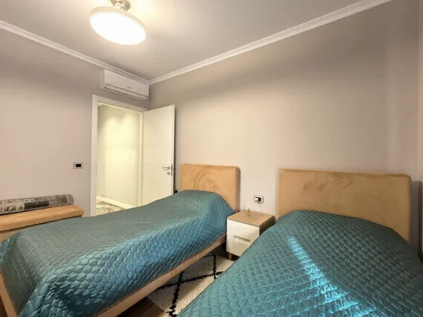 Tirane, shitet apartament 2+1+Ballkon , 99 m² 210.000 € (5 Maji)