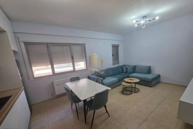 Tirane, jepet me qera apartament 1+1+Ballkon Kati 2, 68 m² 500 € (5 Maji, Pallatet Concord)