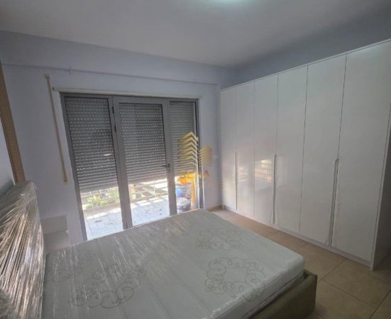 Tirane, jepet me qera apartament 1+1+Ballkon Kati 2, 68 m² 500 € (5 Maji, Pallatet Concord)