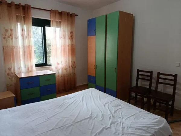 Tirane, jepet me qera apartament 1+1+Aneks+Ballkon Kati 1, 70 m² 350 € (bulevaredi i ri)