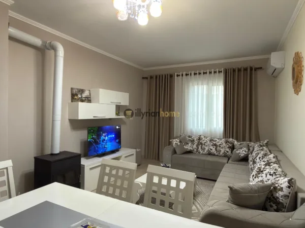 Pogradec, jepet me qera apartament 1+1 Kati 4, 64 m² 500 € (Rruga e Vilave, Pogradec)