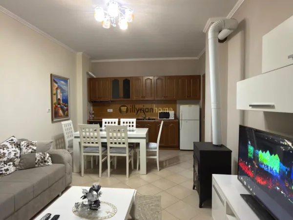 Pogradec, jepet me qera apartament 1+1 Kati 4, 64 m² 500 € (Rruga e Vilave, Pogradec)