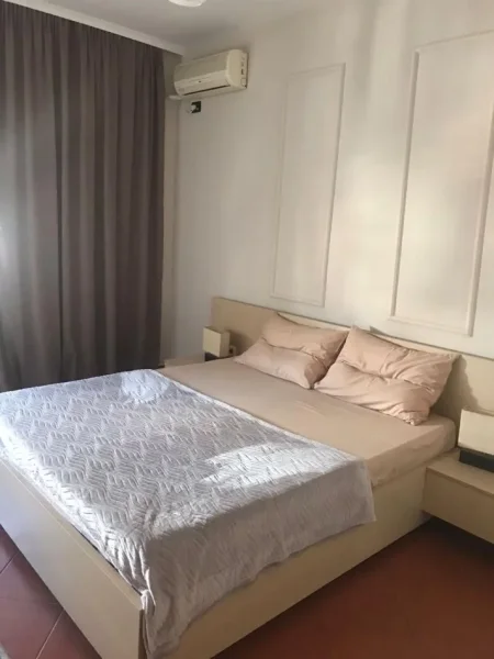 Tirane, jepet me qera apartament 2+1+Ballkon Kati 8, 80 m² 800 € (Gjimnazi "Petro Nini")