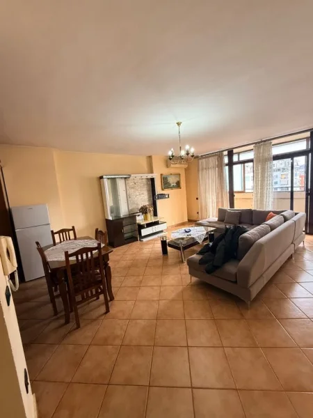 Tirane, jepet me qera apartament 2+1 Kati 10, 111 m² 700 € (Kompleksi Delijorgjj)