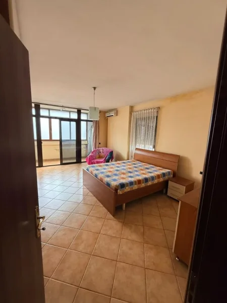 Tirane, jepet me qera apartament 2+1 Kati 10, 111 m² 700 € (Kompleksi Delijorgjj)