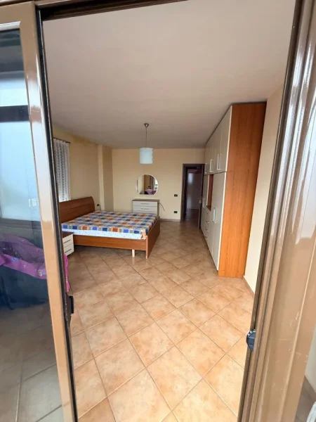Tirane, jepet me qera apartament 2+1 Kati 10, 111 m² 700 € (Kompleksi Delijorgjj)