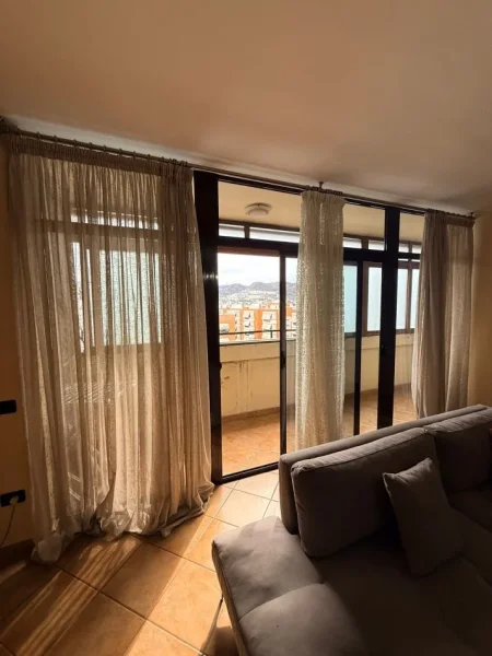 Tirane, jepet me qera apartament 2+1 Kati 10, 111 m² 700 € (Kompleksi Delijorgjj)