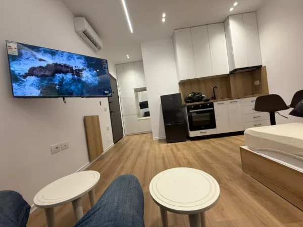 Tirane, jepet me qera apartament 1+1 Kati 7, 400 € 