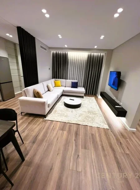 Tirane, jepet me qera apartament 2+1 , 84 m² 700 € (ISH FUSHA E AVIACIONIT)