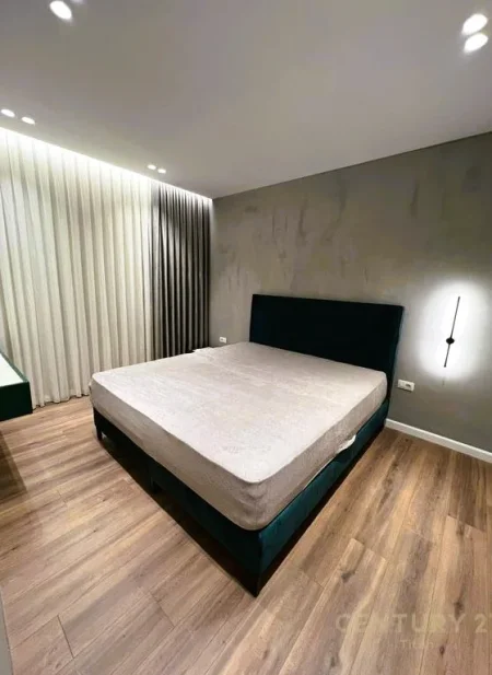 Tirane, jepet me qera apartament 2+1 , 84 m² 700 € (ISH FUSHA E AVIACIONIT)