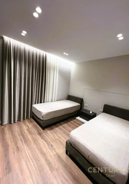 Tirane, jepet me qera apartament 2+1 , 84 m² 700 € (ISH FUSHA E AVIACIONIT)