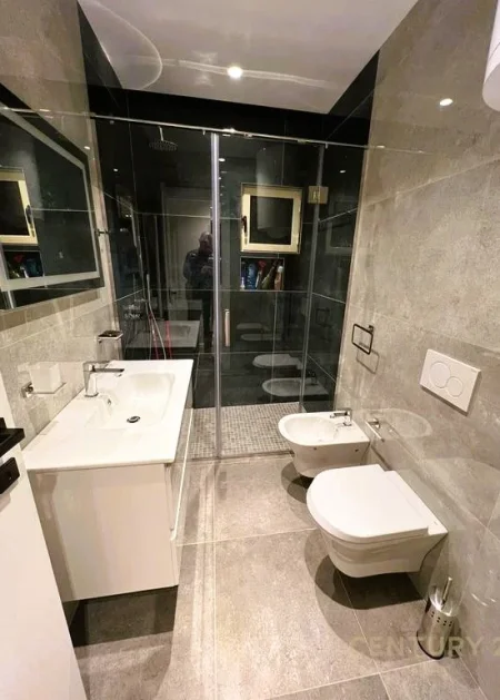 Tirane, jepet me qera apartament 2+1 , 84 m² 700 € (ISH FUSHA E AVIACIONIT)