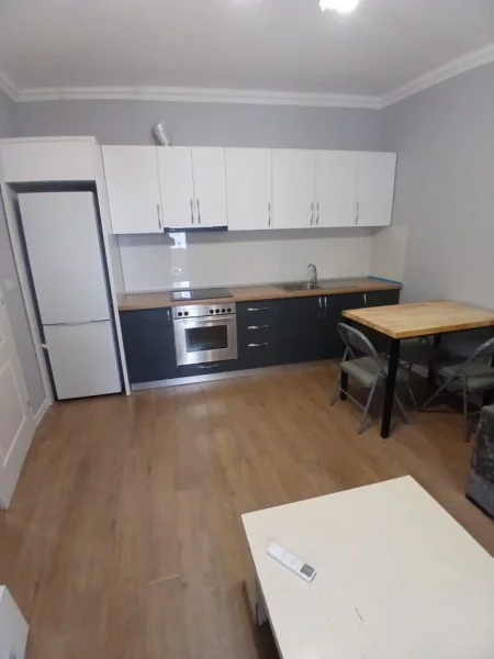 Tirane, jepet me qera apartament 1+1+Ballkon Kati 4, 65 m² 450 € (Astir)