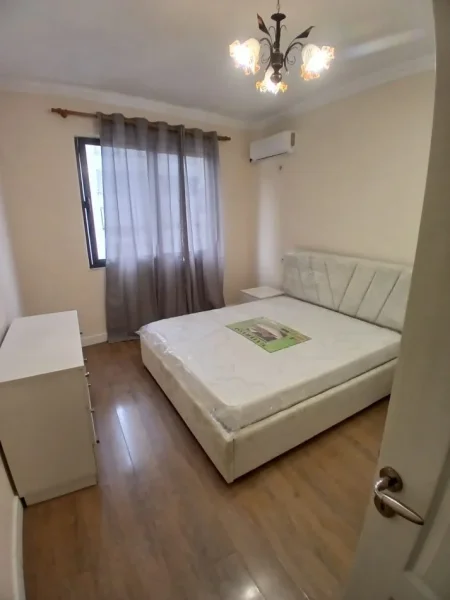 Tirane, jepet me qera apartament 1+1+Ballkon Kati 4, 65 m² 450 € (Astir)