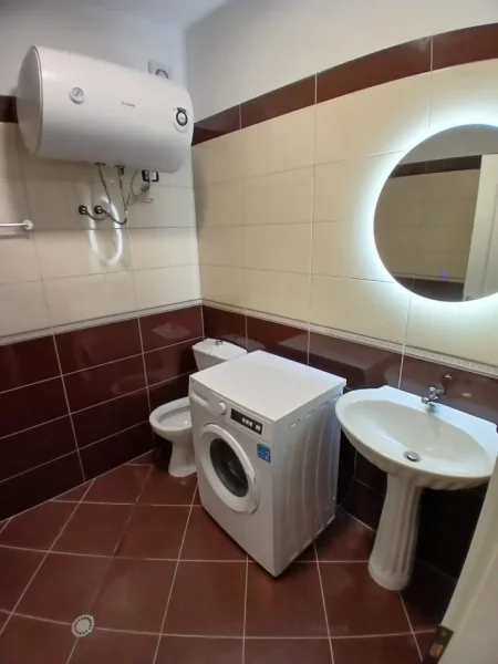 Tirane, jepet me qera apartament 1+1+Ballkon Kati 4, 65 m² 450 € (Astir)