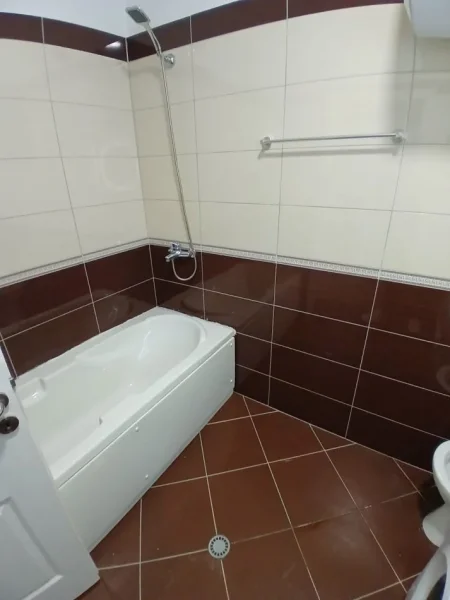 Tirane, jepet me qera apartament 1+1+Ballkon Kati 4, 65 m² 450 € (Astir)