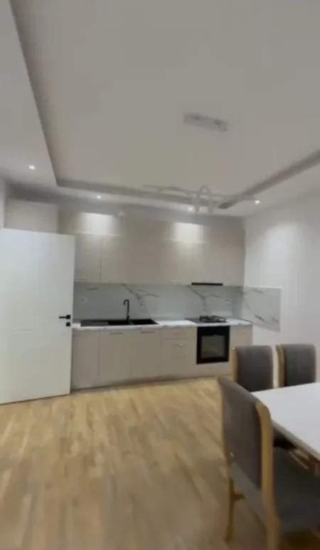 Tirane, jepet me qera apartament 2+1 Kati 5, 120 m² 400 € (Paskuqan)