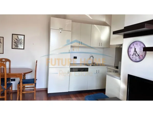 Tirane, jepet me qera apartament 1+1 Kati 7, 60 m² 800 € 