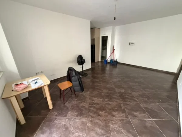 Tirane, jepet me qera apartament 1+1 Kati 4