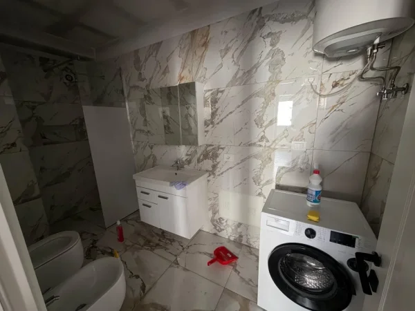 Tirane, jepet me qera apartament 1+1 Kati 4