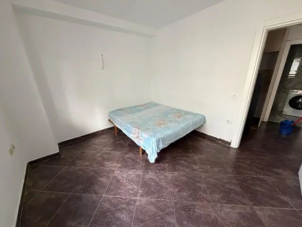 Tirane, jepet me qera apartament 1+1 Kati 4