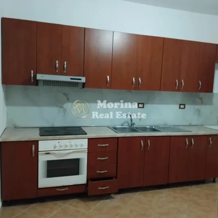 Tirane, jepet me qera ambjent biznesi Kati 1, 70 m² 400 € (Kamez)