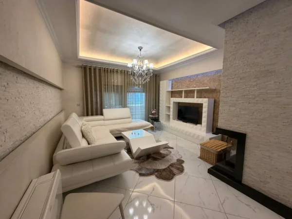 Tirane, jepet me qera apartament 3+1+Ballkon Kati 8, 153 m² 800 € (Astir)