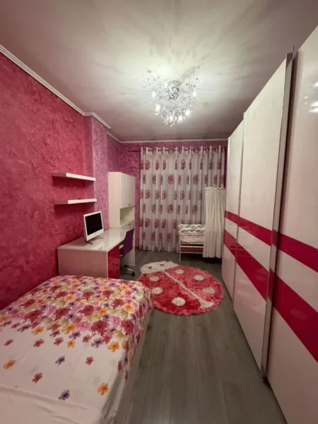 Tirane, jepet me qera apartament 3+1+Ballkon Kati 8, 153 m² 800 € (Astir)