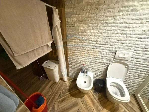 Tirane, jepet me qera apartament 3+1 Kati 4, 190 m² 1.950 € 