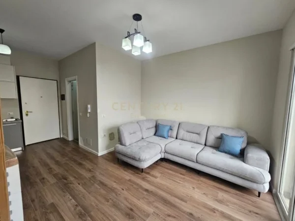 Tirane, jepet me qera apartament 1+1 Kati 1, 60 m² 600 € (shkolla e kuqe rr. ali pashe gucia)