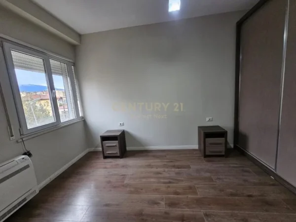 Tirane, jepet me qera apartament 1+1 Kati 1, 60 m² 600 € (shkolla e kuqe rr. ali pashe gucia)