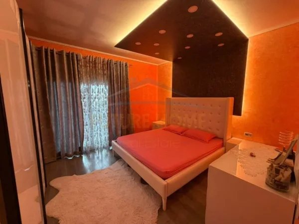 Tirane, jepet me qera apartament 3+1 Kati 8, 153 m² 800 € (Rrethi i Astirit)